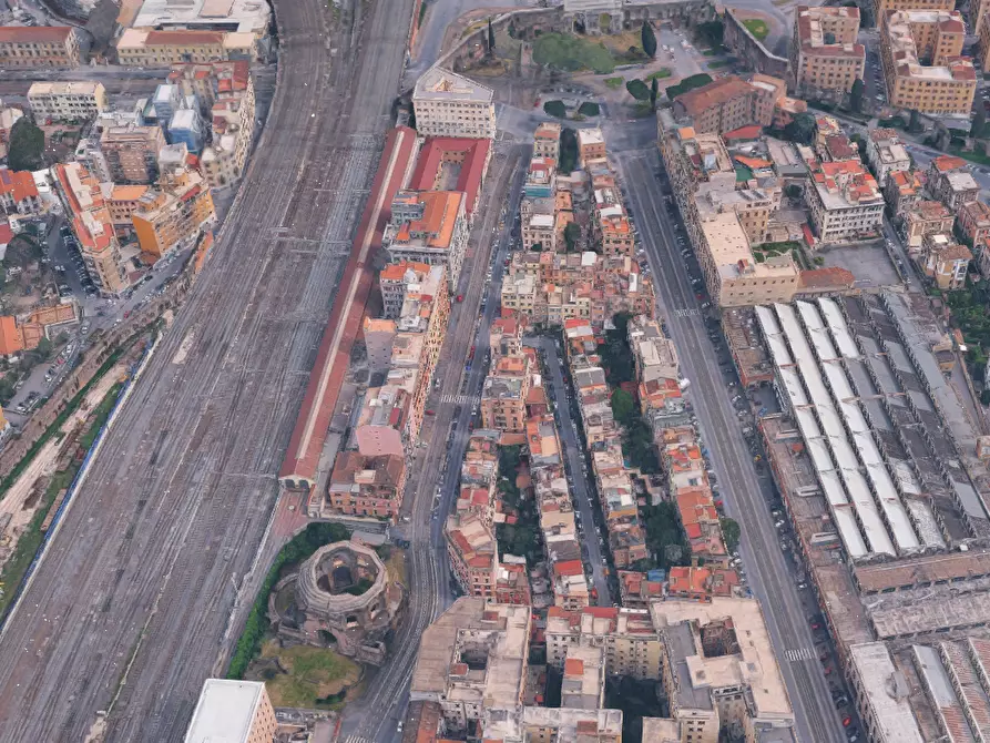 Immagine 7 di Negozio in vendita  in Via Giovanni Giolitti  a Roma