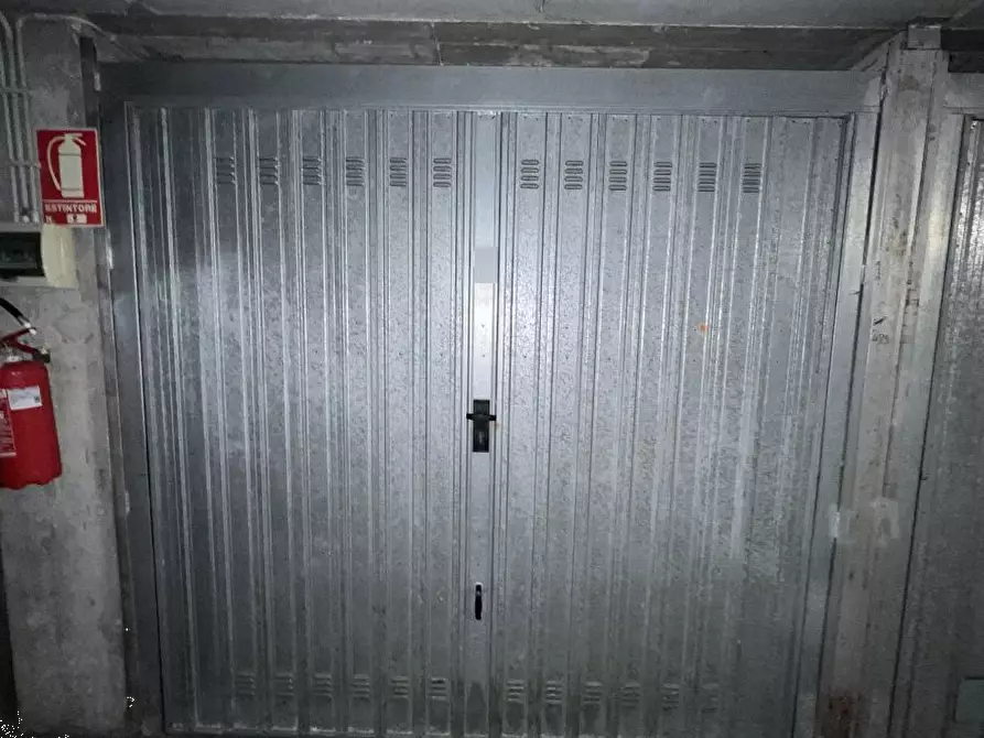Immagine 1 di Garage in vendita  in Via Domenico Cimarosa  a Torino