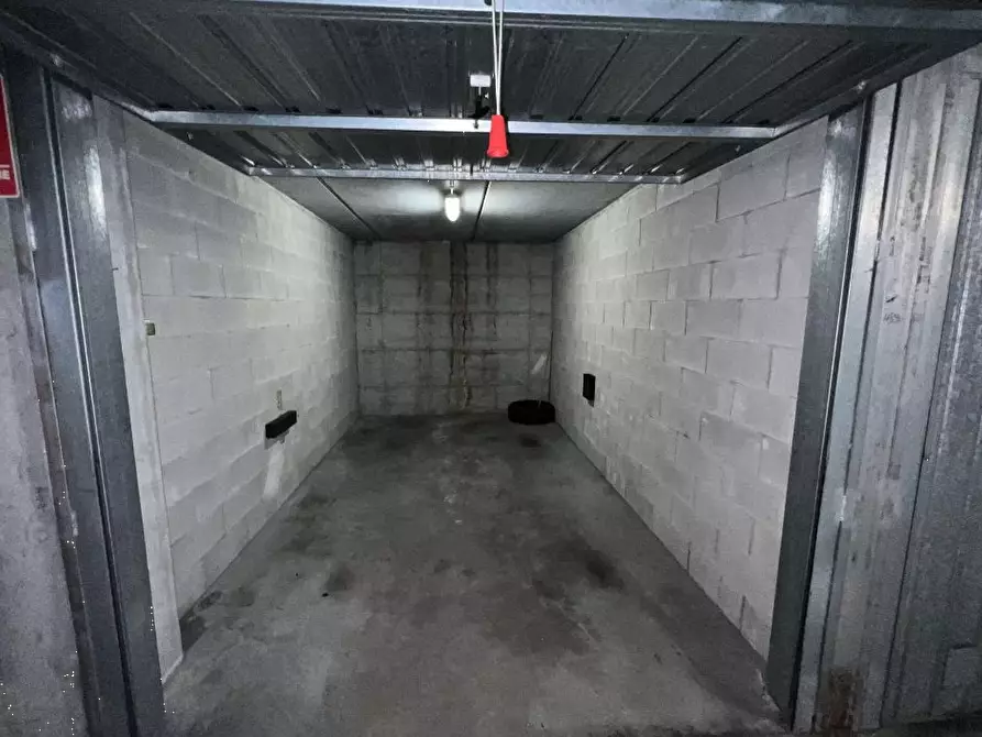Immagine 2 di Garage in vendita  in Via Domenico Cimarosa  a Torino