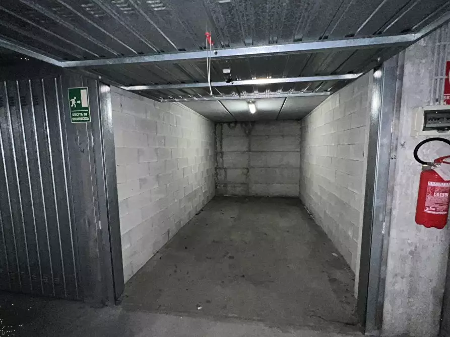 Immagine 2 di Garage in vendita  in Via Domenico Cimarosa  a Torino