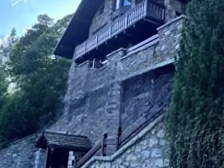 Immagine 1 di Appartamento in vendita  in Via della Torre  a Ponte Di Legno