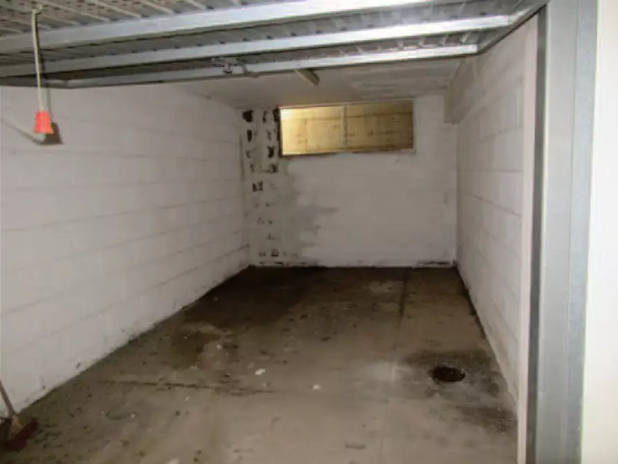 Immagine 12 di Garage in vendita  in Via A. Galleppini a Roma