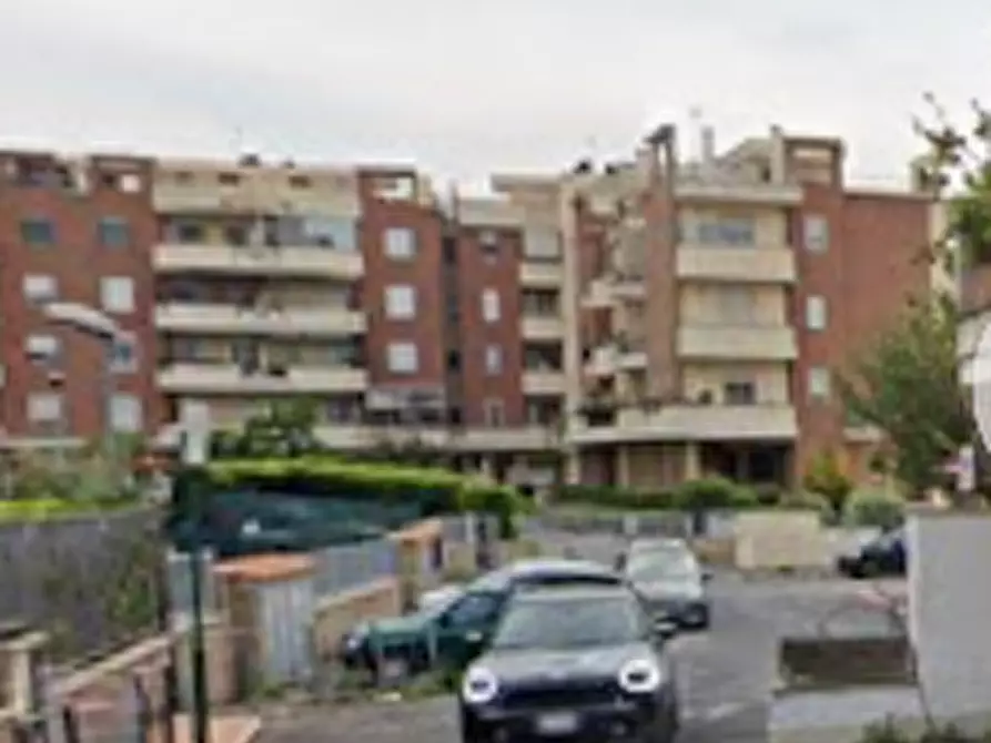 Immagine 4 di Garage in vendita  in Via Largo G. Martina a Roma
