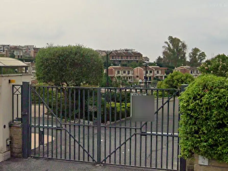 Immagine 4 di Garage in vendita  in Via G.Martina  a Roma