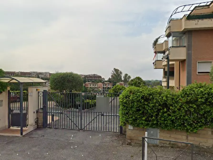 Immagine 5 di Garage in vendita  in Via G.Martina  a Roma