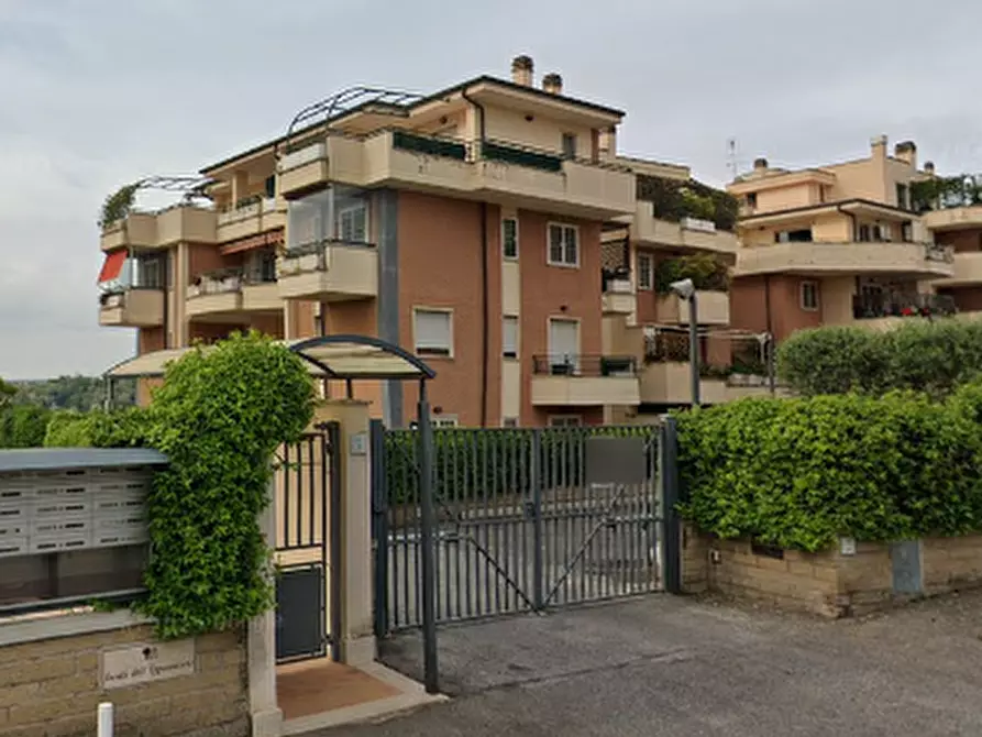 Immagine 6 di Garage in vendita  in Via G.Martina  a Roma