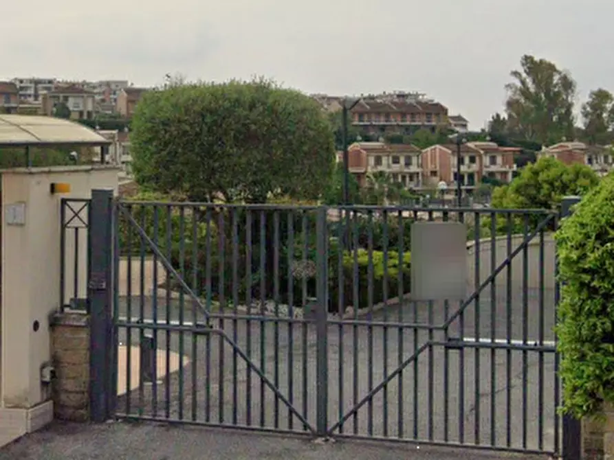 Immagine 9 di Garage in vendita  in Via G.Martina  a Roma