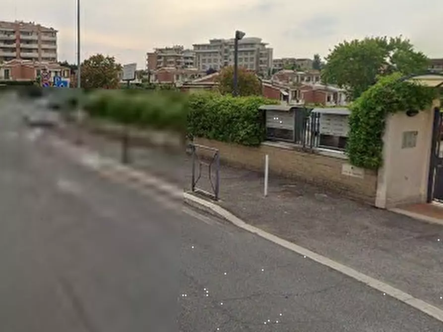 Immagine 10 di Garage in vendita  in Via G.Martina  a Roma