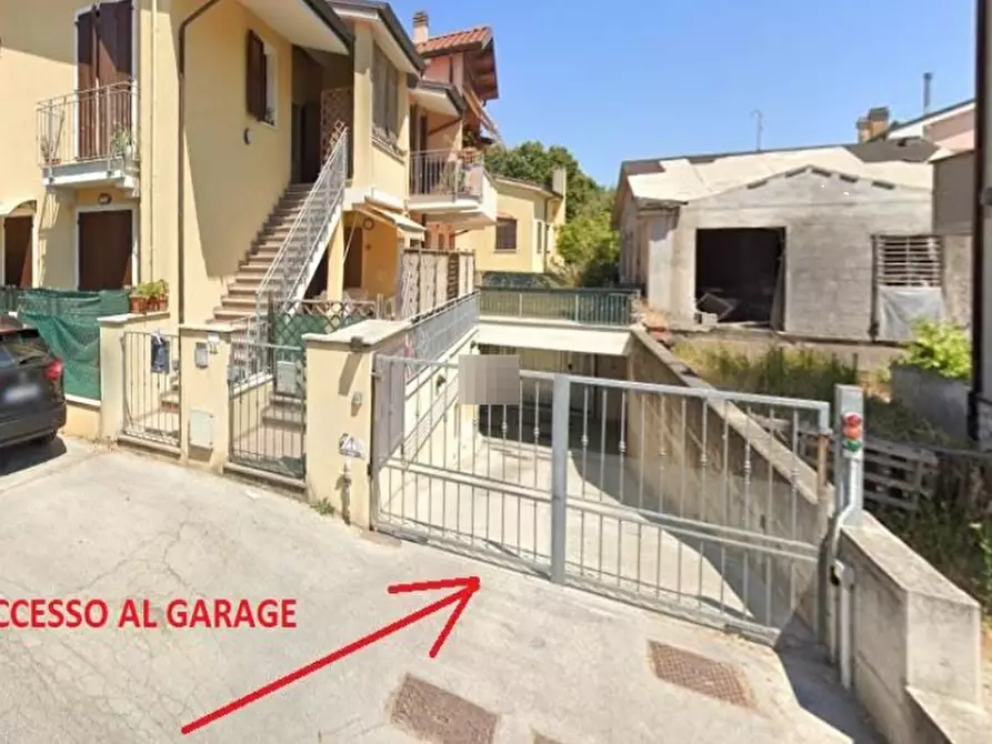 Immagine 1 di Garage in vendita  in Via del Castello a Fano