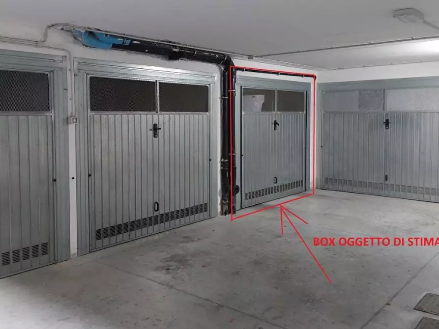 Immagine 2 di Garage in vendita  in Via del Castello a Fano