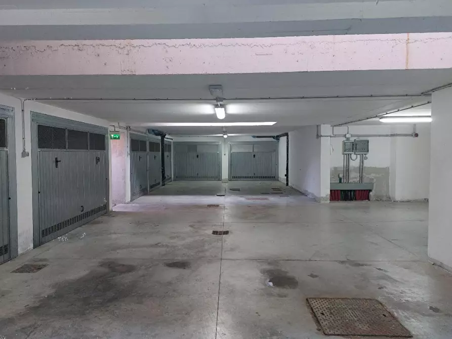 Immagine 3 di Garage in vendita  in Via del Castello a Fano