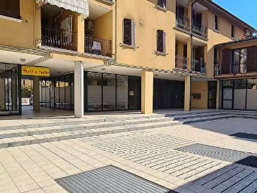 Immagine 1 di Negozio in vendita  in Piazza Italia a Manerbio