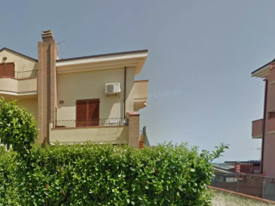 Immagine 3 di Appartamento in vendita  in Via Luciano Lama a Montescudo-Monte Colombo