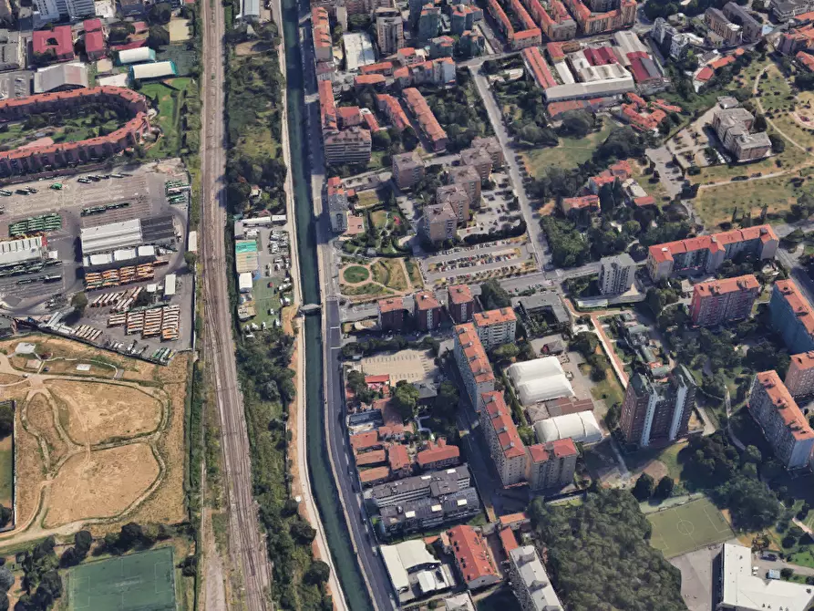 Immagine 5 di Garage in vendita  in Via Lodovico Il Moro a Milano