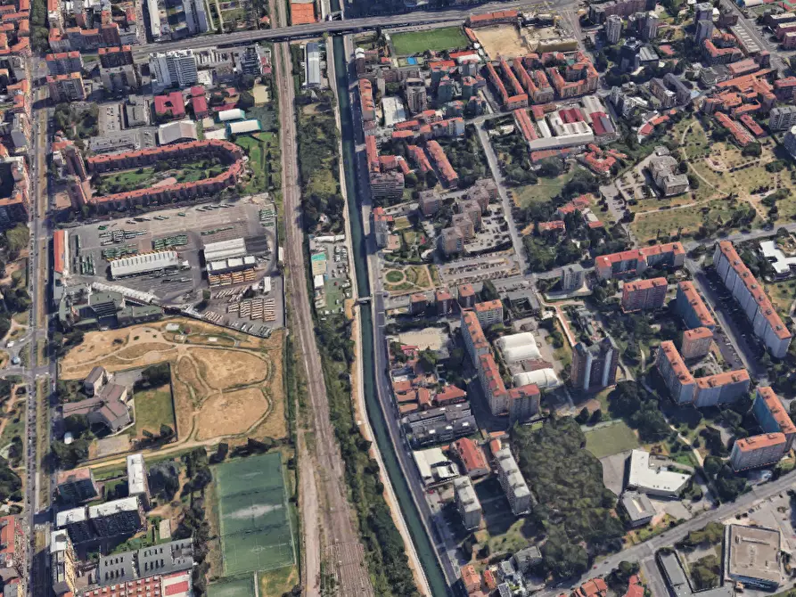 Immagine 6 di Garage in vendita  in Via Lodovico Il Moro a Milano