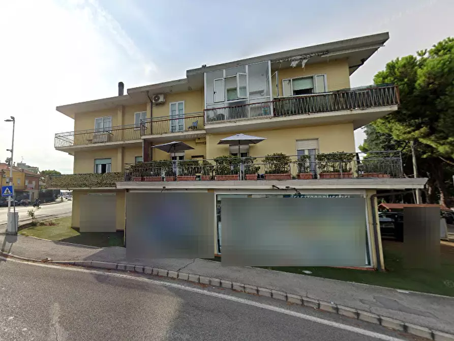 Immagine 3 di Negozio in vendita  in Via Adriatica a Riccione