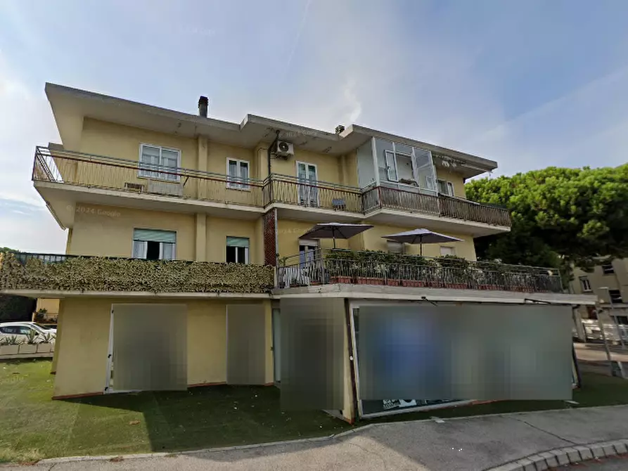 Immagine 4 di Negozio in vendita  in Via Adriatica a Riccione