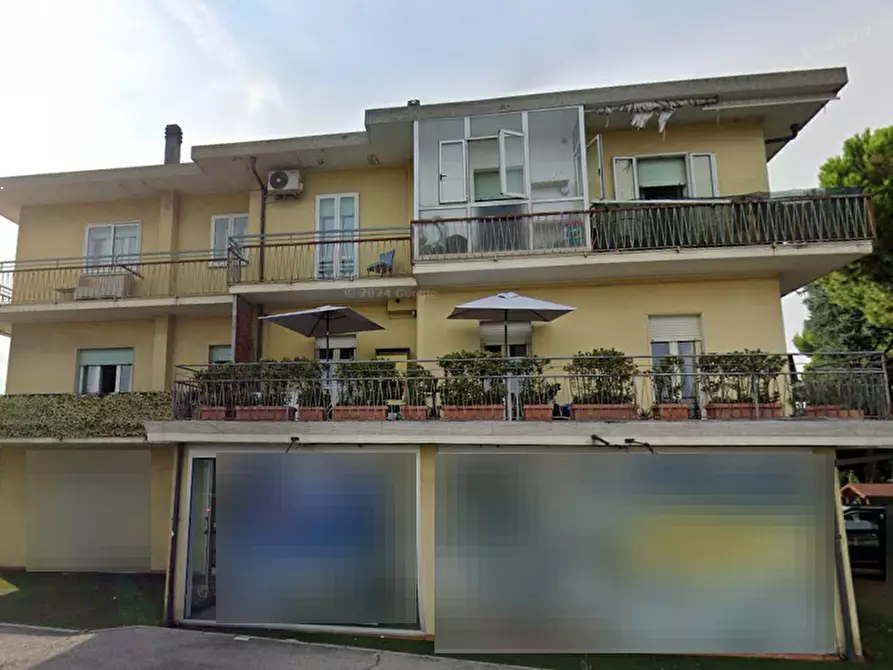 Immagine 5 di Negozio in vendita  in Via Adriatica a Riccione