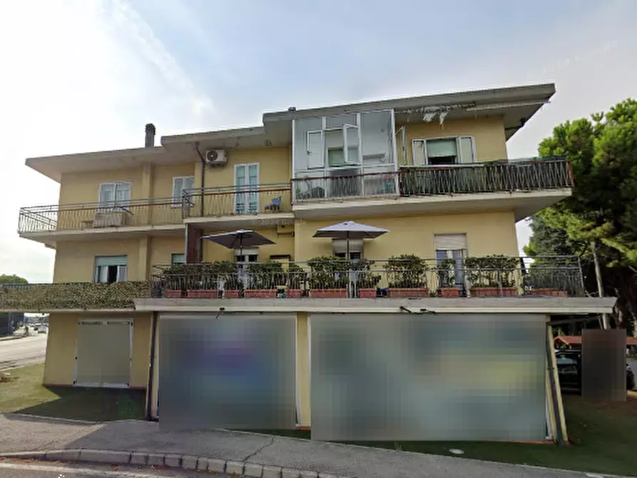 Immagine 6 di Negozio in vendita  in Via Adriatica a Riccione