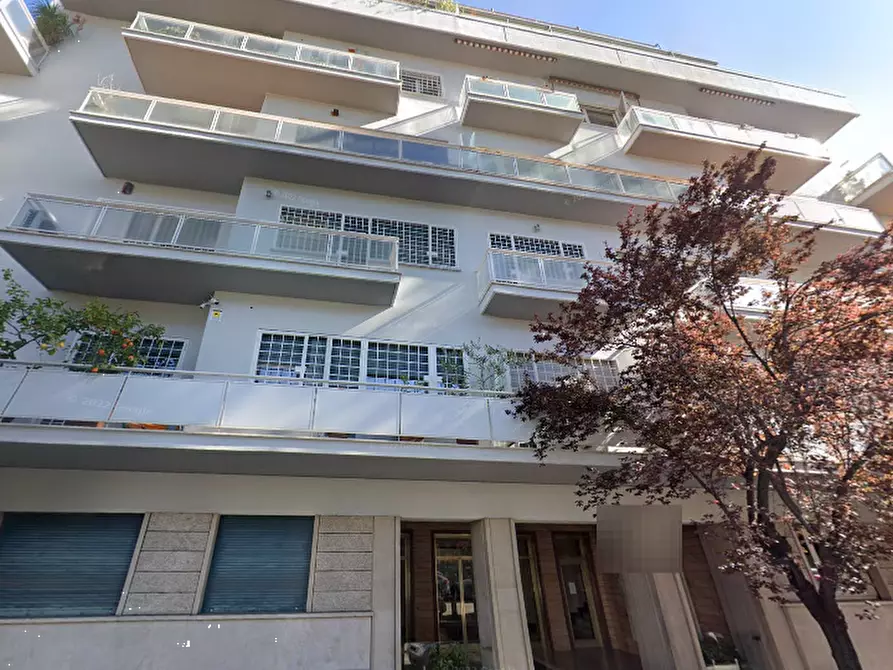 Immagine 1 di Appartamento in vendita  in Via Achille Papa a Roma