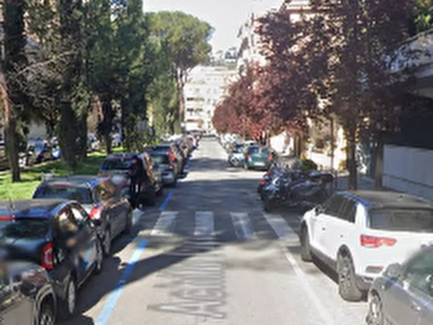 Immagine 4 di Appartamento in vendita  in Via Achille Papa a Roma