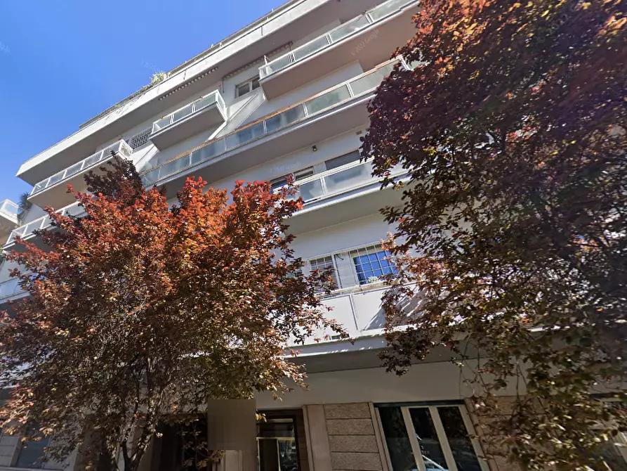 Immagine 6 di Appartamento in vendita  in Via Achille Papa a Roma