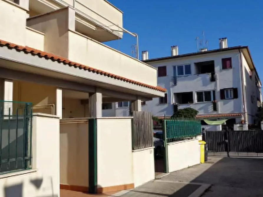 Immagine 1 di Appartamento in vendita  in Via Svezia a Pomezia