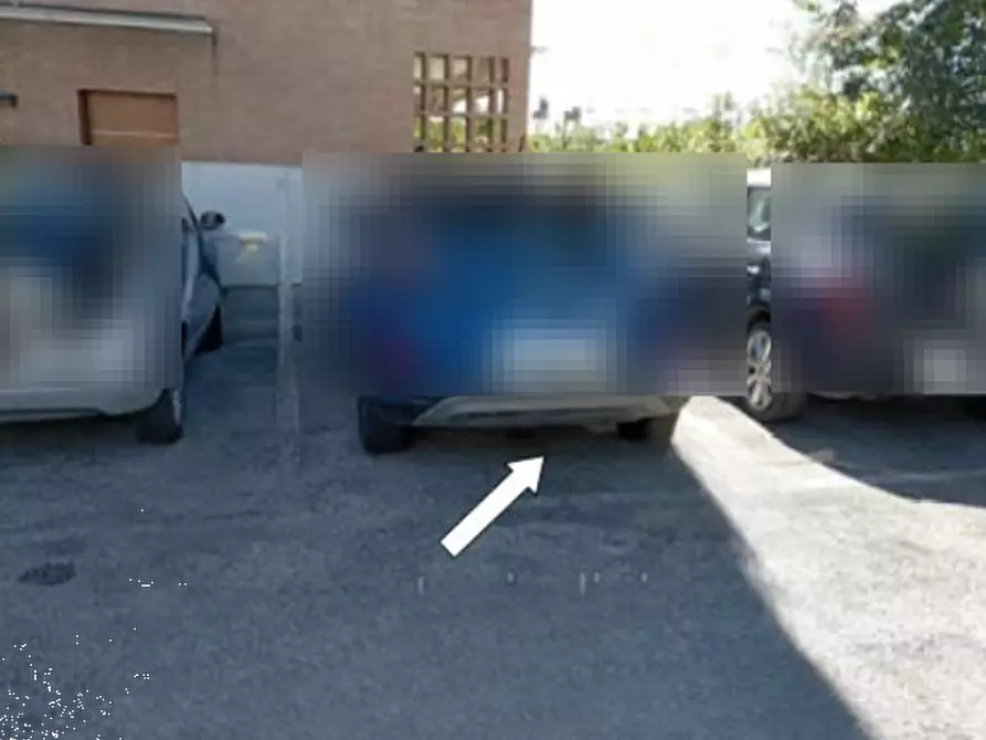 Immagine 1 di Posto auto in vendita  in Viale Monte Rosa a Riccione