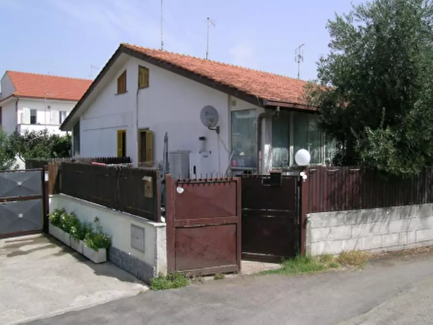 Immagine 2 di Porzione di villa in vendita  in Via Cinciarella a Ardea