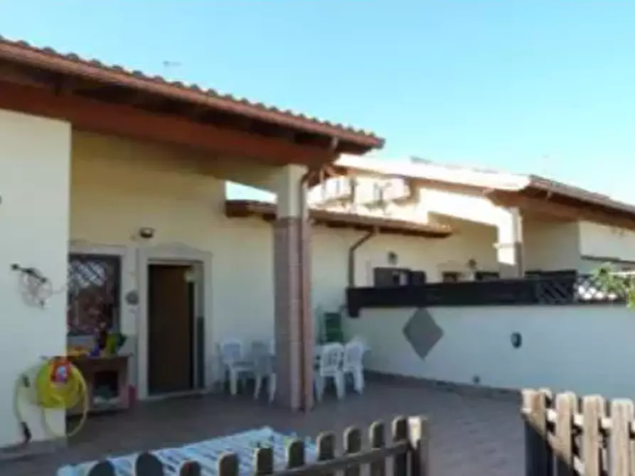 Immagine 1 di Appartamento in vendita  in Via dei Nespoli  a Ardea