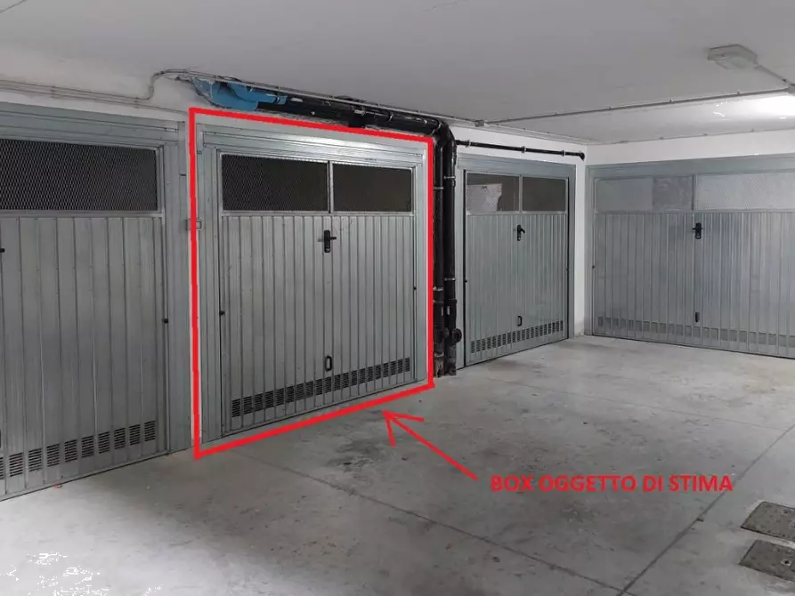 Immagine 2 di Garage in vendita  in Via del Castello a Fano
