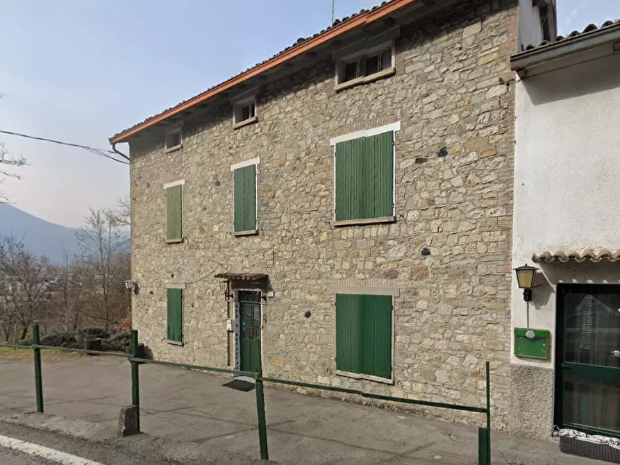 Immagine 1 di Casa indipendente in vendita  in Via Battilocchi a Calestano