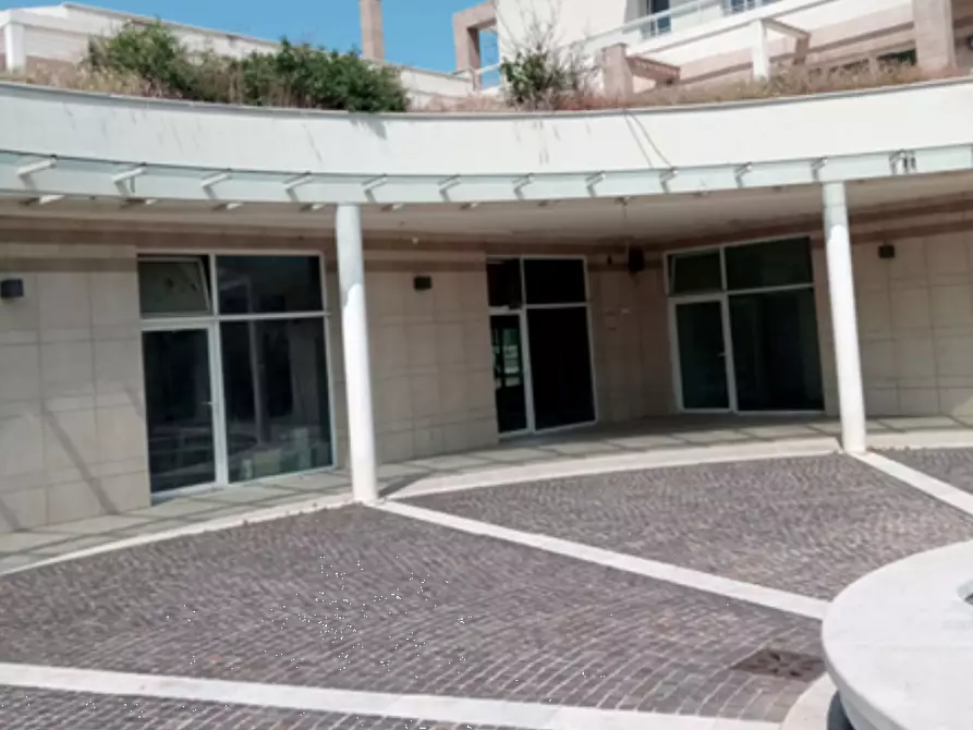 Immagine 3 di Negozio in vendita  in Via Fratelli Kennedy a San Leo