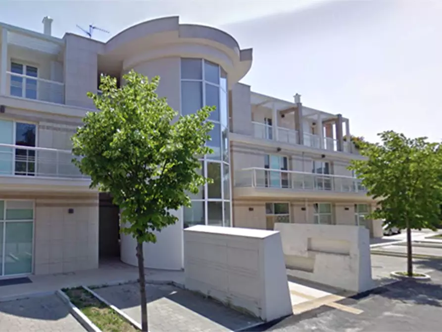 Immagine 4 di Negozio in vendita  in Via Fratelli Kennedy a San Leo