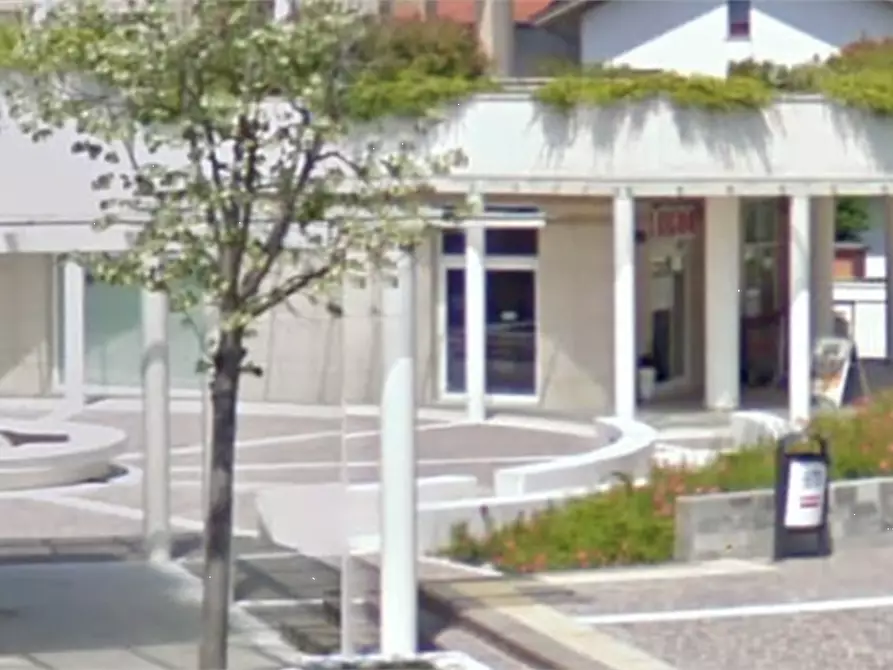 Immagine 11 di Negozio in vendita  in Via Fratelli Kennedy a San Leo