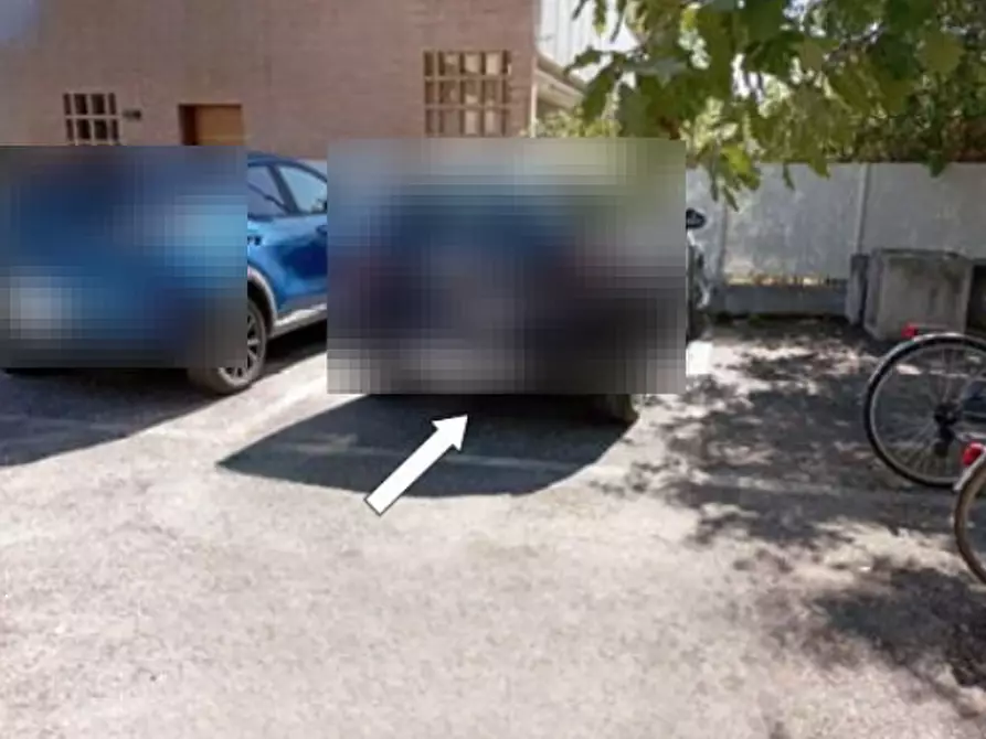 Immagine 1 di Posto auto in vendita  in Viale Monte Rosa a Riccione