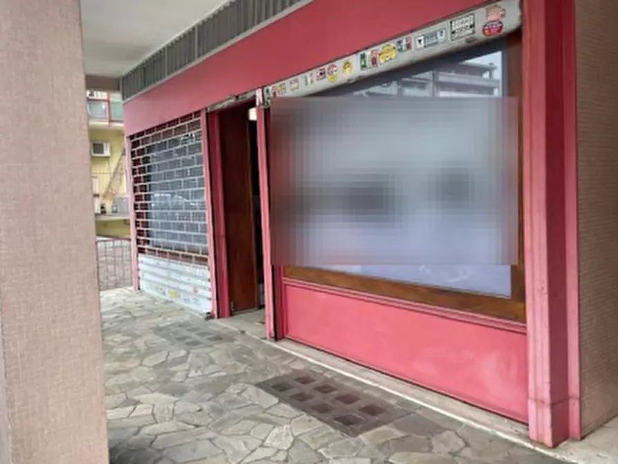 Immagine 1 di Negozio in vendita  in Via Antica di Grugliasco a Rivoli