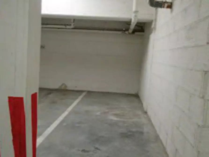 Immagine 2 di Posto auto in vendita  in Via Lucrezia Romana  a Roma