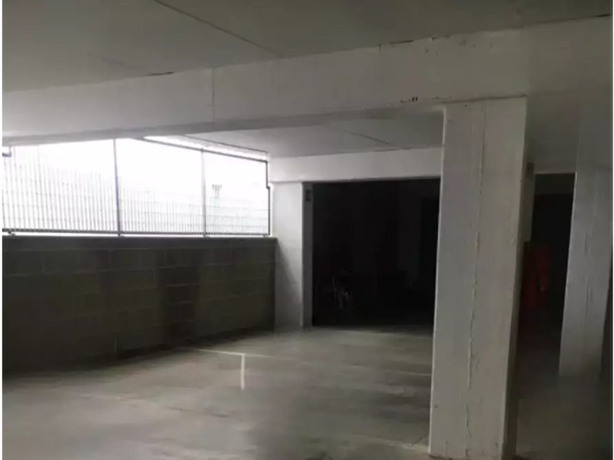 Immagine 1 di Posto auto in vendita  in Via Don Luigi Sturzo a Pomezia