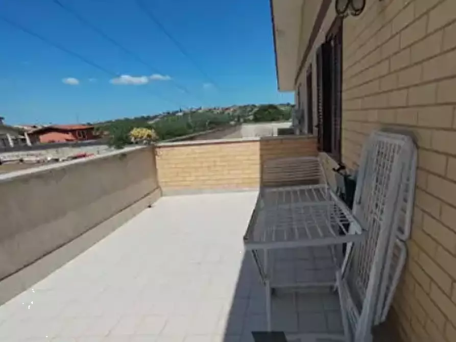 Immagine 2 di Villetta a schiera in vendita  in Via Caio Acilio a Guidonia Montecelio