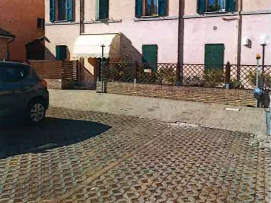 Immagine 5 di Posto auto in vendita  in via Gramsci a San Giorgio Di Piano