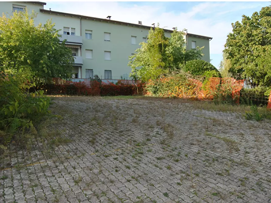 Immagine 2 di Negozio in vendita  in via Luigi Longo a Dozza