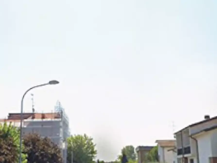 Immagine 10 di Negozio in vendita  in via Luigi Longo a Dozza