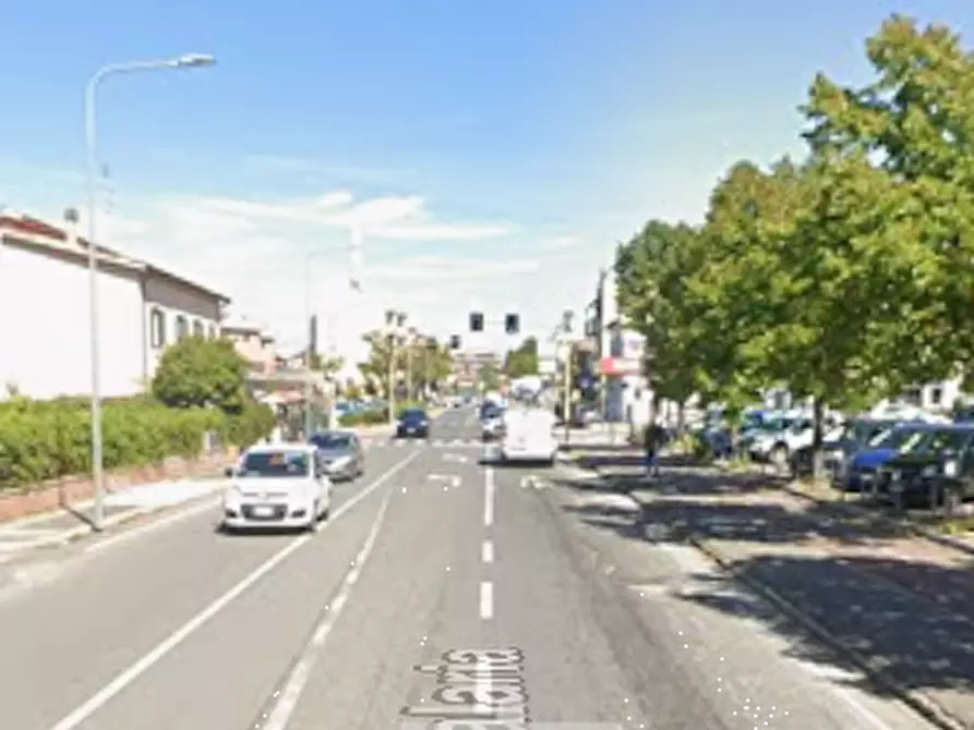 Immagine 2 di Magazzino in vendita  in Via Salaria a Monterotondo