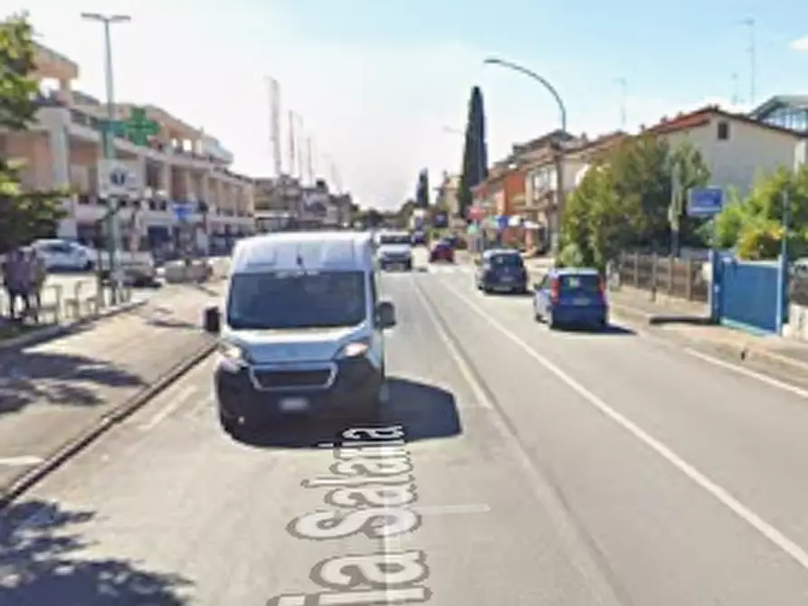 Immagine 3 di Magazzino in vendita  in Via Salaria a Monterotondo