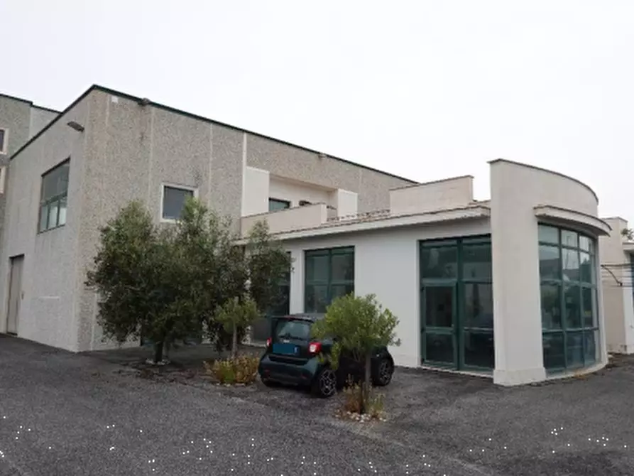 Immagine 3 di Capannone industriale in vendita  in Via Alberto La Rosa a Civitavecchia