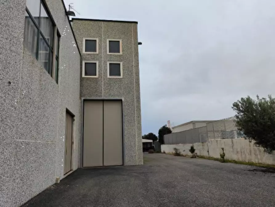 Immagine 8 di Capannone industriale in vendita  in Via Alberto La Rosa a Civitavecchia