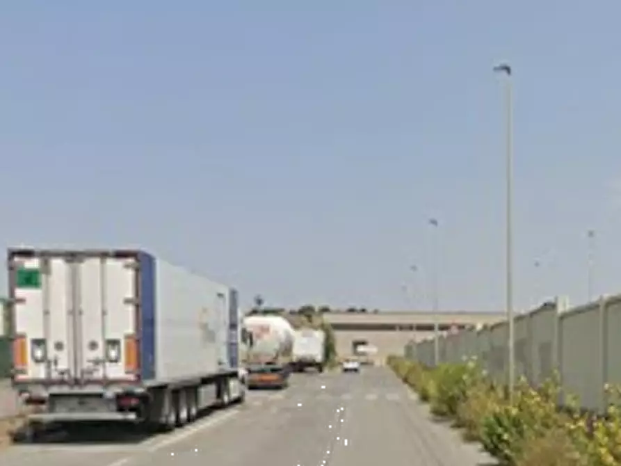 Immagine 15 di Capannone industriale in vendita  in Via Alberto La Rosa a Civitavecchia