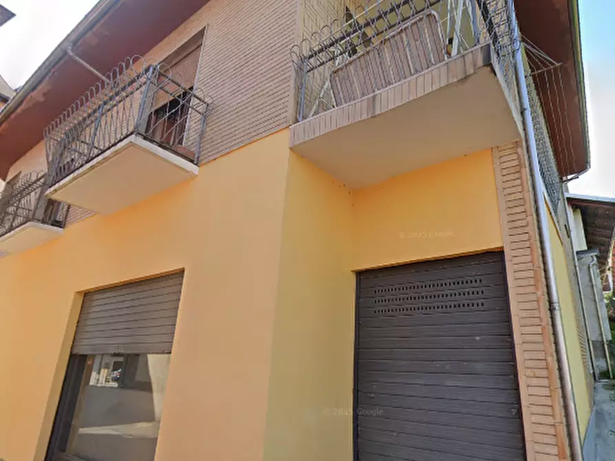 Immagine 3 di Negozio in vendita  in Piazza S. Secondo a Vallo Torinese