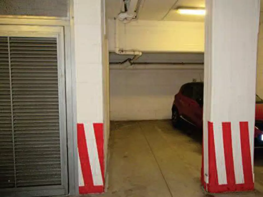 Immagine 1 di Posto auto in vendita  in Via Joan Mirò  a Roma